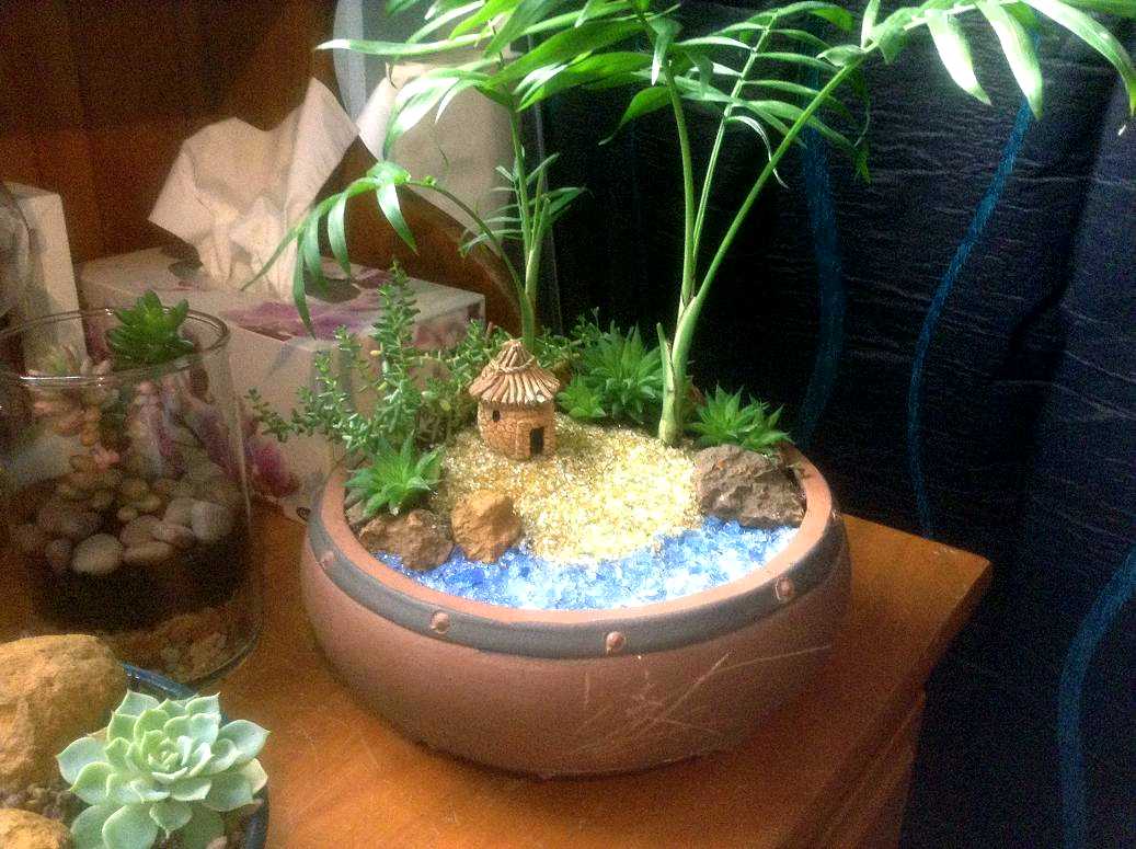 Bonsai bowl Hut/island 
